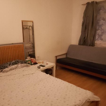 Private Rooms In 3 Bedroom Flat!! London Bagian luar foto